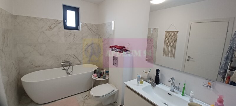 Sabareni, casa P+1+pod, 5 camere, 130 mp utili, curte 470 mp