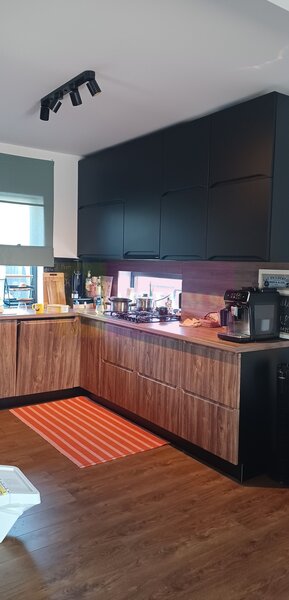 Sabareni, casa P+1+pod, 5 camere, 130 mp utili, curte 470 mp